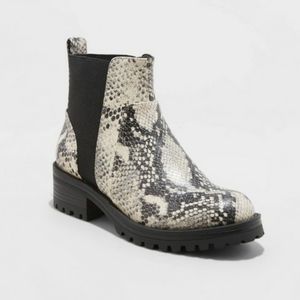 Universal Thread Danton Snakeskin Chelsea boots